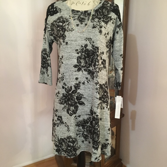 Three Hearts Dresses & Skirts - Brand new! Cute flowered dress NWT!!